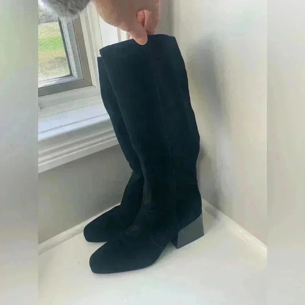 Tessa Waterproof Knee High Boot (Women)
Blondo SZ 9.5 - Picture 3 of 6